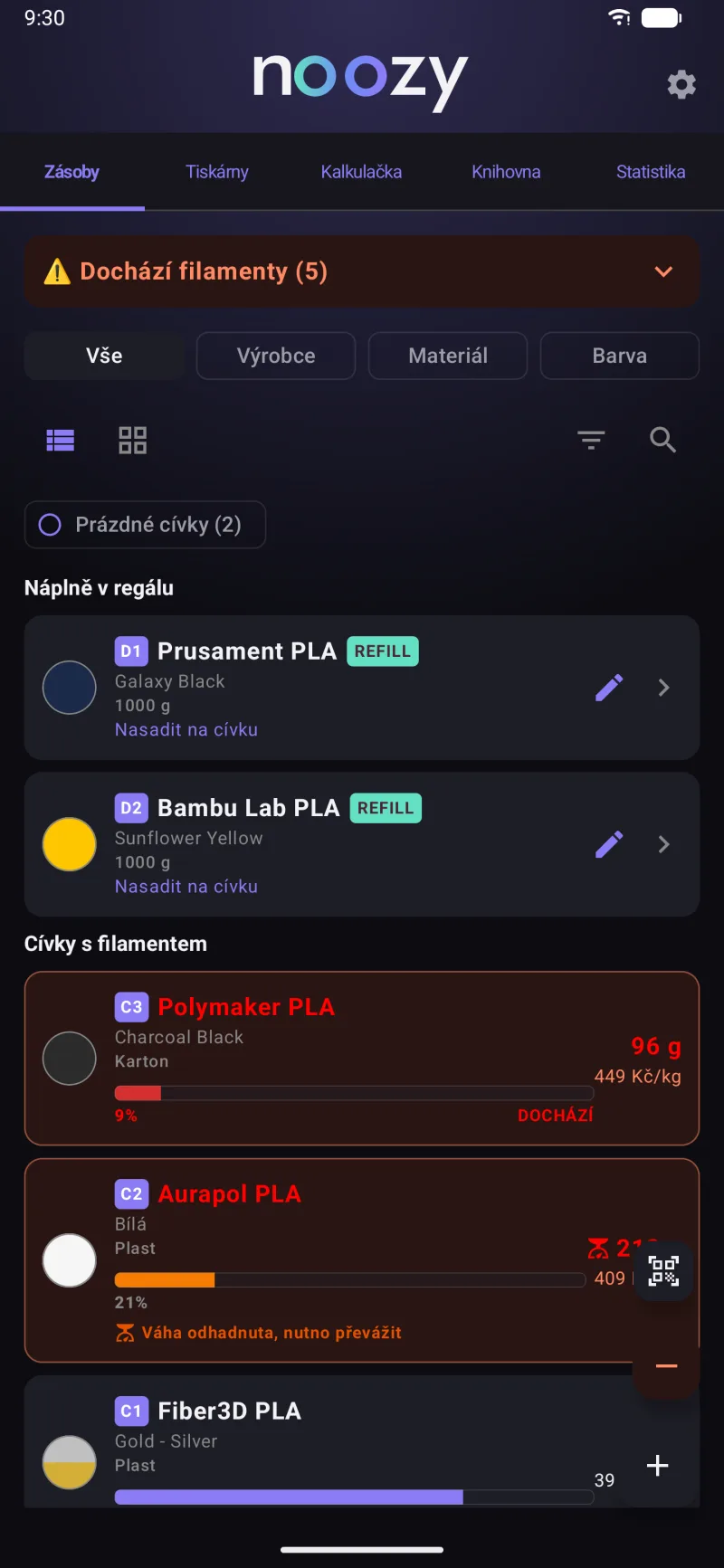 Seznam cívek filamentu v aplikaci Noozy se zbývajícím množstvím v procentech